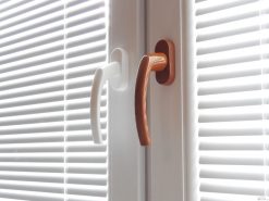 Kľučka okenná MTS SVETLOHNEDÁ RAL8003