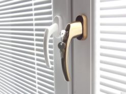 Kľučka okenná MTS s kľúčikom BRONZ EF04