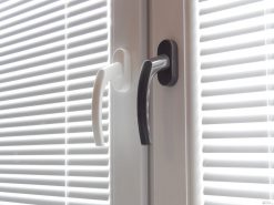 Okenná kľučka MTS TMAVOHNEDÁ RAL8019